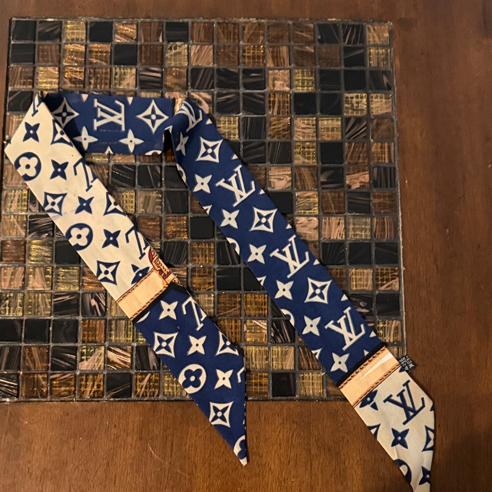 Louis Vuitton Navy and Beige Monogram Twilly